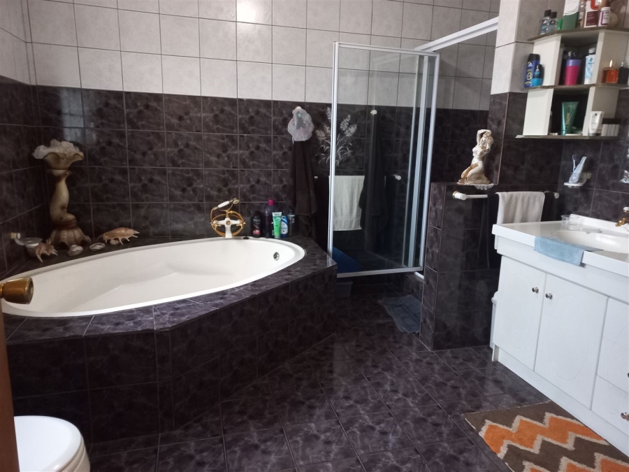 5 Bedroom Property for Sale in Cashan North West